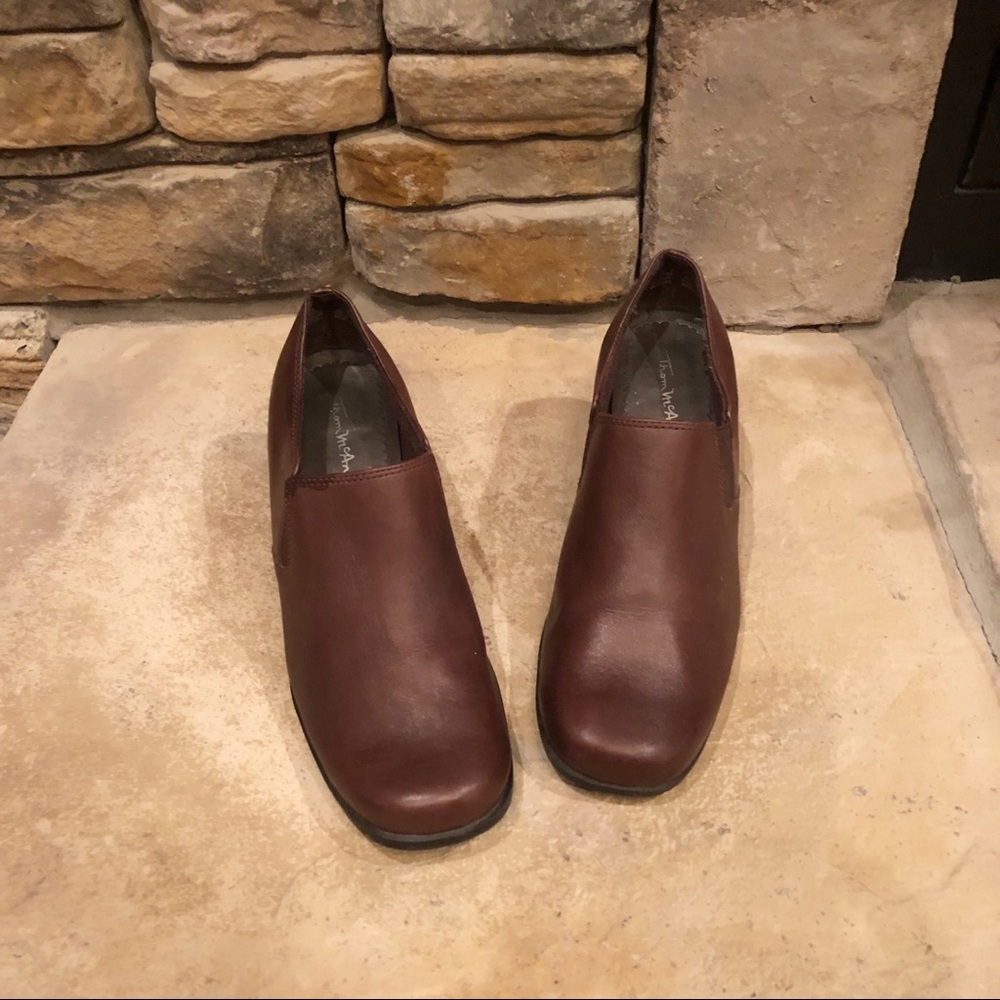 Thom McAn Block Heel Slip-On Shoes • Size 6.5 W